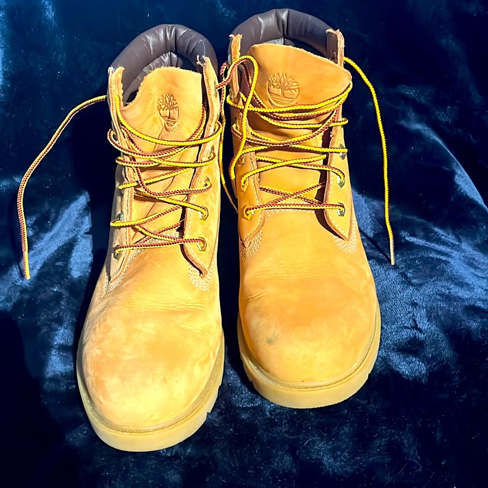 Women’s Timberlands Sz 8 in AWESOME SHAPE!